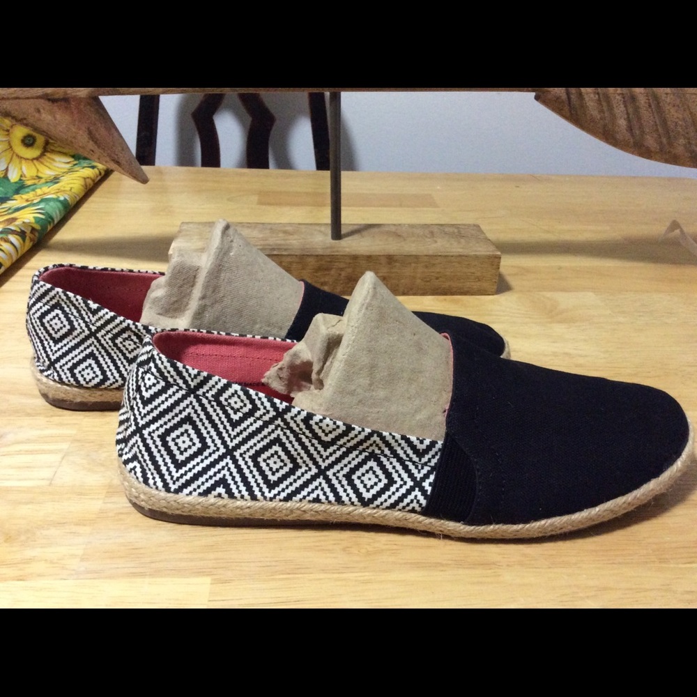Report espadrille flats slip on.